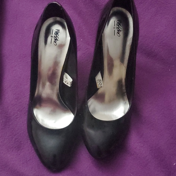 🔴Mossimo Sz 8 Black Patent Leather Heels👠 Silver Liming - Picture 3 of 13
